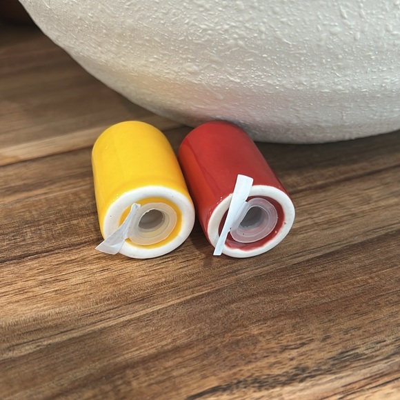 Cute Mini Salt and Pepper Shakers. - Picture 2 of 16